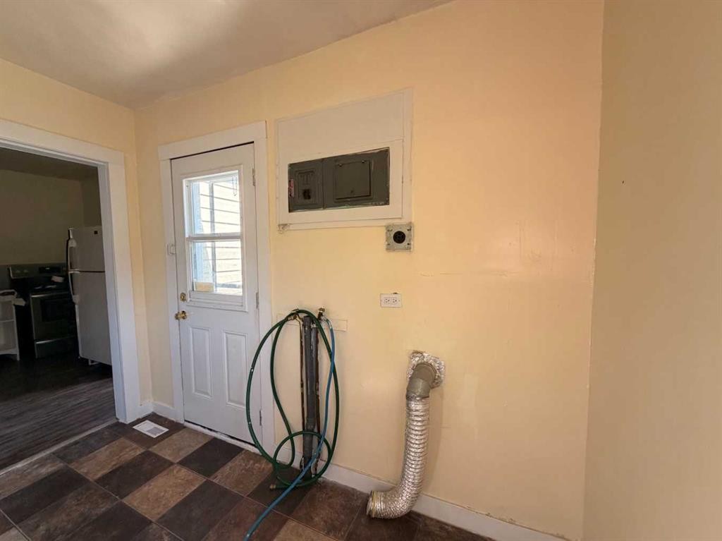 737 6 Avenue, Wainwright, AB - Indoor Photo Showing Other Room