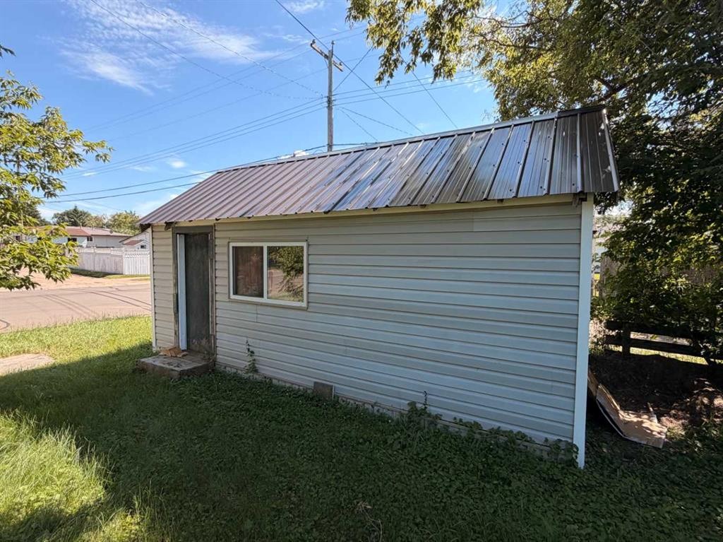 737 6 Avenue, Wainwright, AB - Outdoor