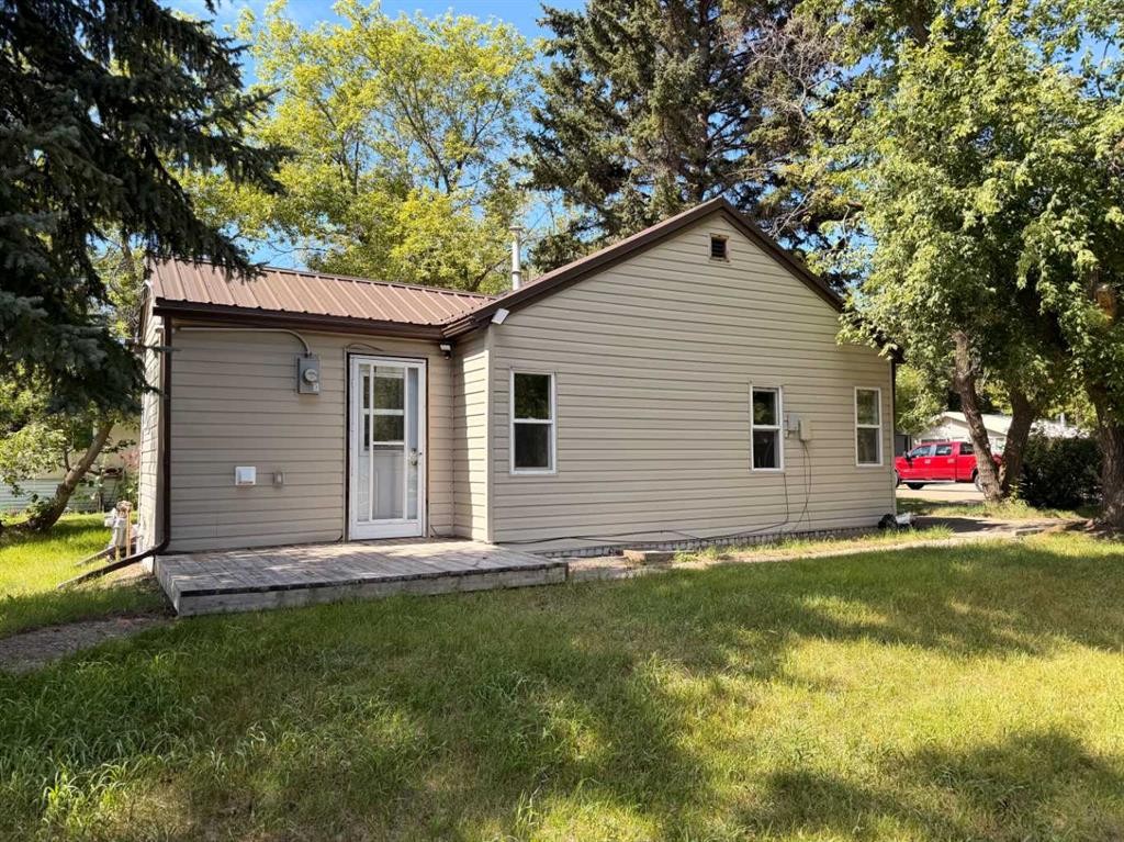 737 6 Avenue, Wainwright, AB - Outdoor