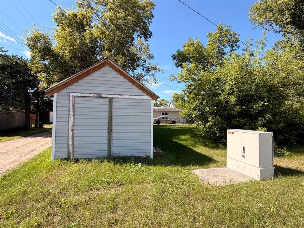 737 6 Avenue, Wainwright, AB - Outdoor