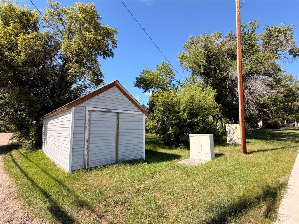 737 6 Avenue, Wainwright, AB - Outdoor