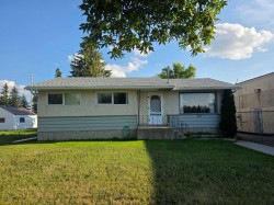 1017 12 Avenue Wainwright, AB T9W 1E8