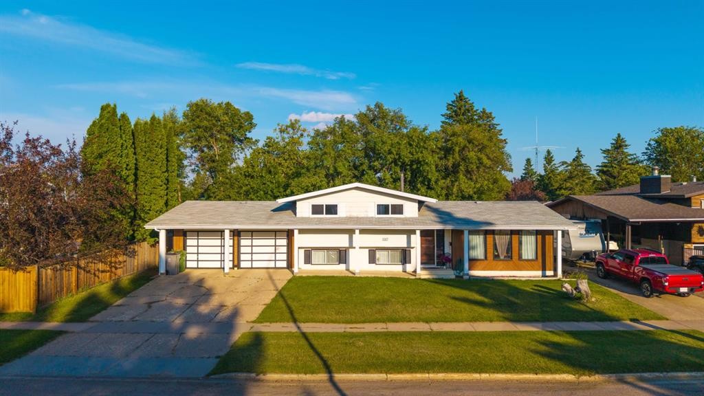 3007 52 Avenue, Lloydminster, AB - Outdoor