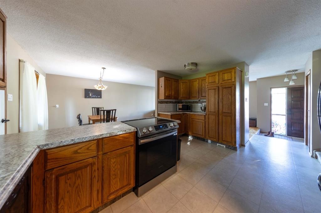 3007 52 Avenue, Lloydminster, AB - Indoor Photo Showing Kitchen