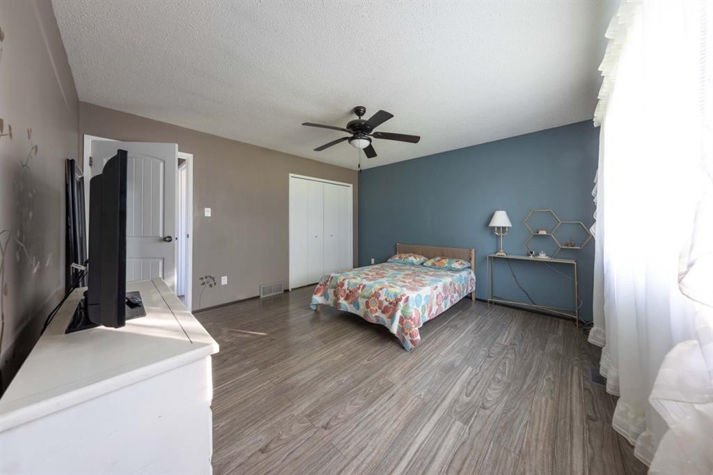 3007 52 Avenue, Lloydminster, AB - Indoor Photo Showing Bedroom