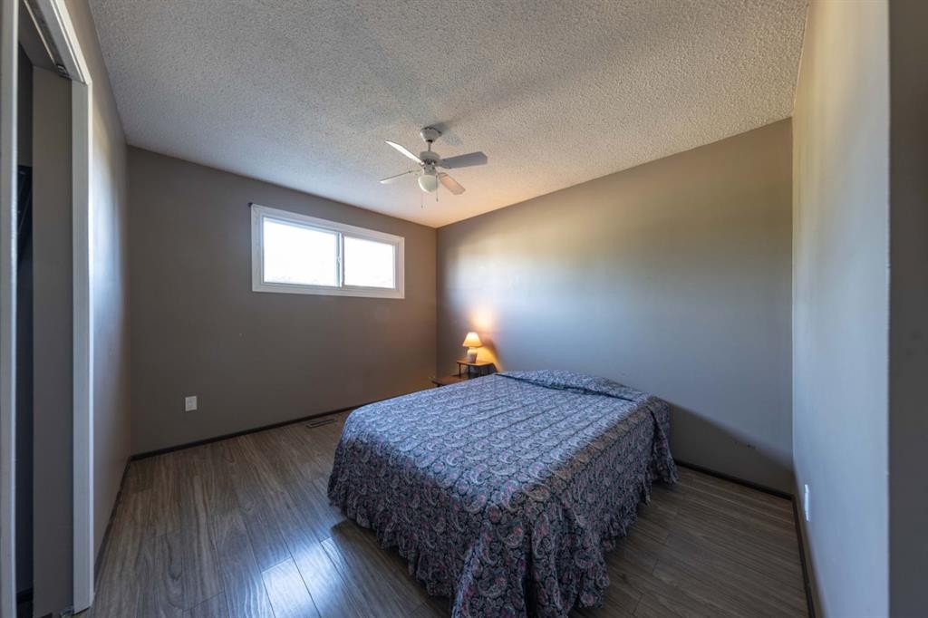 3007 52 Avenue, Lloydminster, AB - Indoor Photo Showing Bedroom