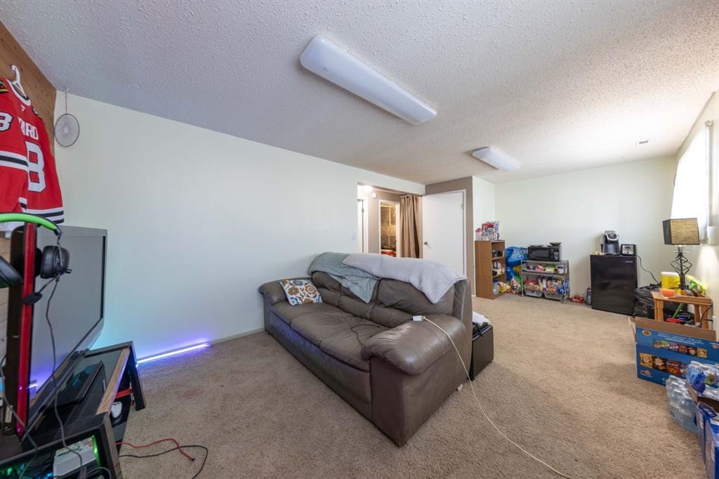 3007 52 Avenue, Lloydminster, AB - Indoor