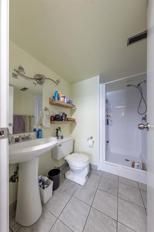 3007 52 Avenue, Lloydminster, AB - Indoor Photo Showing Bathroom