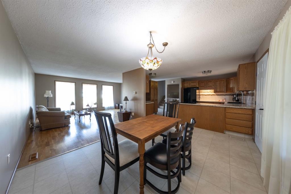 3007 52 Avenue, Lloydminster, AB - Indoor Photo Showing Dining Room