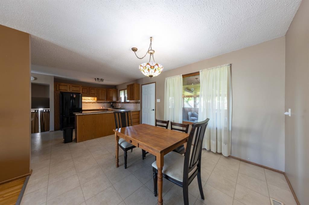 3007 52 Avenue, Lloydminster, AB - Indoor Photo Showing Dining Room
