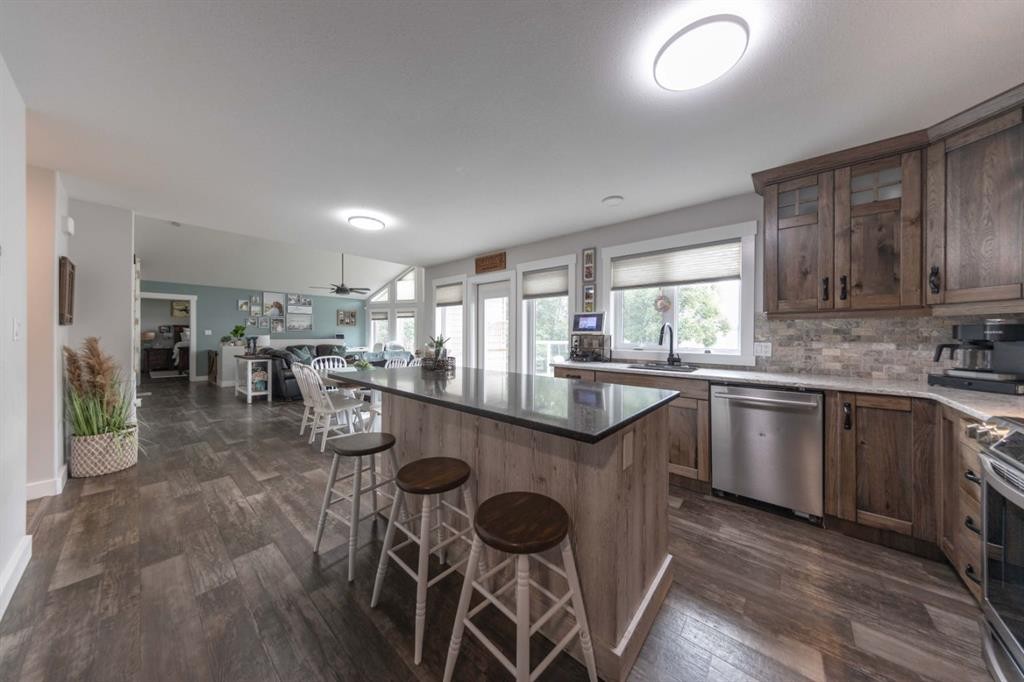 4 Sandpiper Estates, Sandy Beach, AB - Indoor Photo Showing Kitchen With Upgraded Kitchen