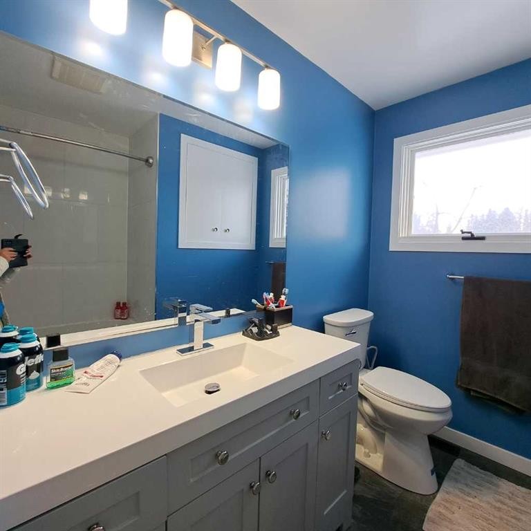 103 1St Street North, Marwayne, AB - Indoor Photo Showing Bathroom