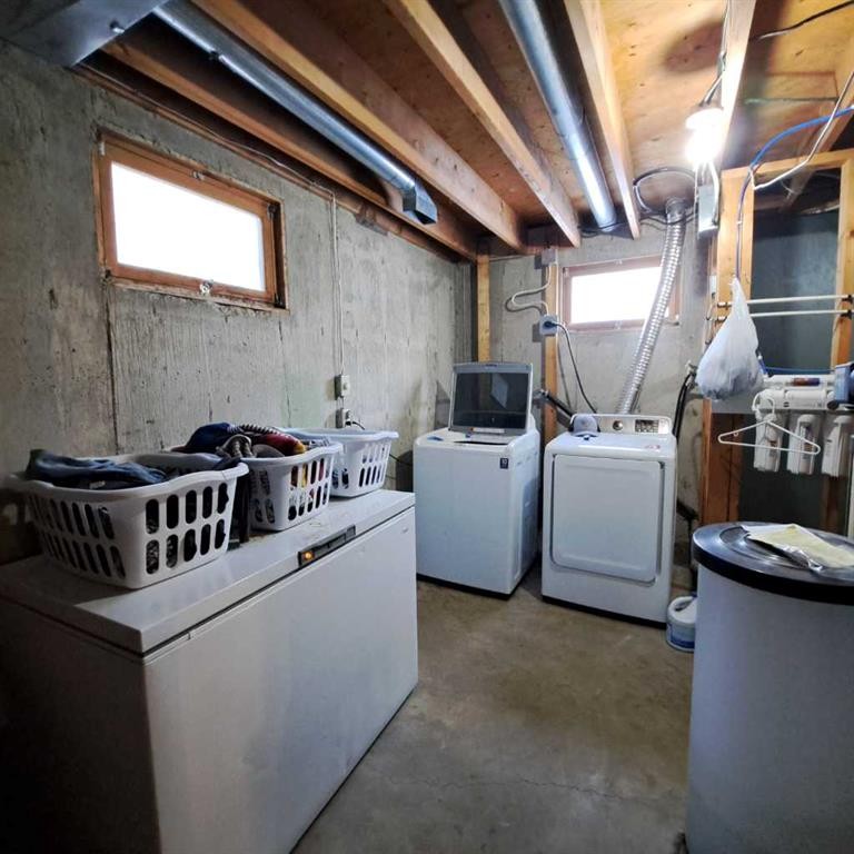 103 1St Street North, Marwayne, AB - Indoor Photo Showing Laundry Room