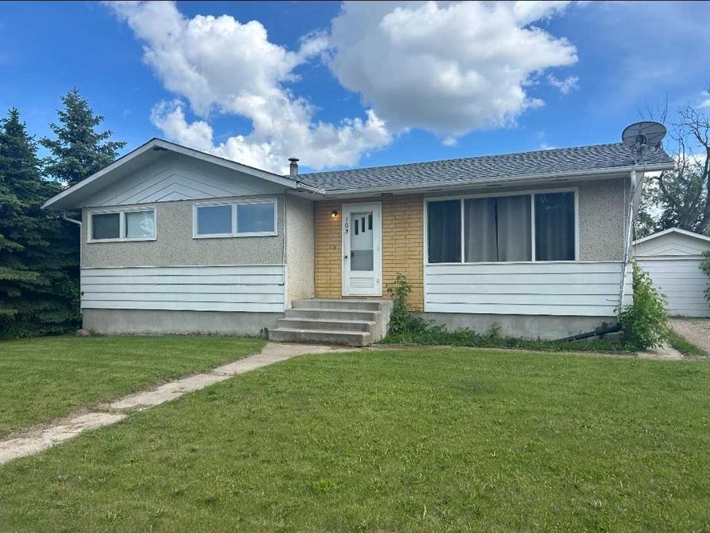 103 1St Street North, Marwayne, AB - Outdoor