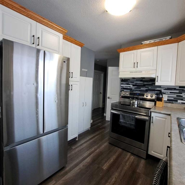 103 1St Street North, Marwayne, AB - Indoor Photo Showing Kitchen
