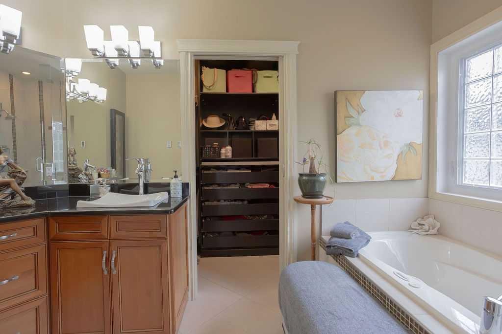 2809 11 Avenue, Wainwright, AB - Indoor Photo Showing Bathroom