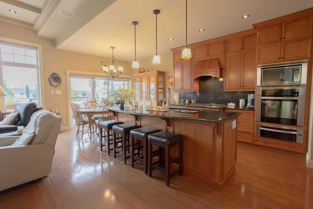 2809 11 Avenue, Wainwright, AB - Indoor Photo Showing Kitchen With Upgraded Kitchen
