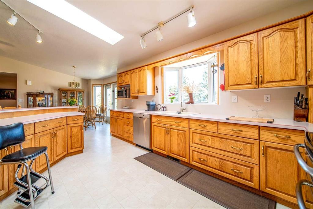 405065 Rge Rd 63, Czar, AB - Indoor Photo Showing Kitchen