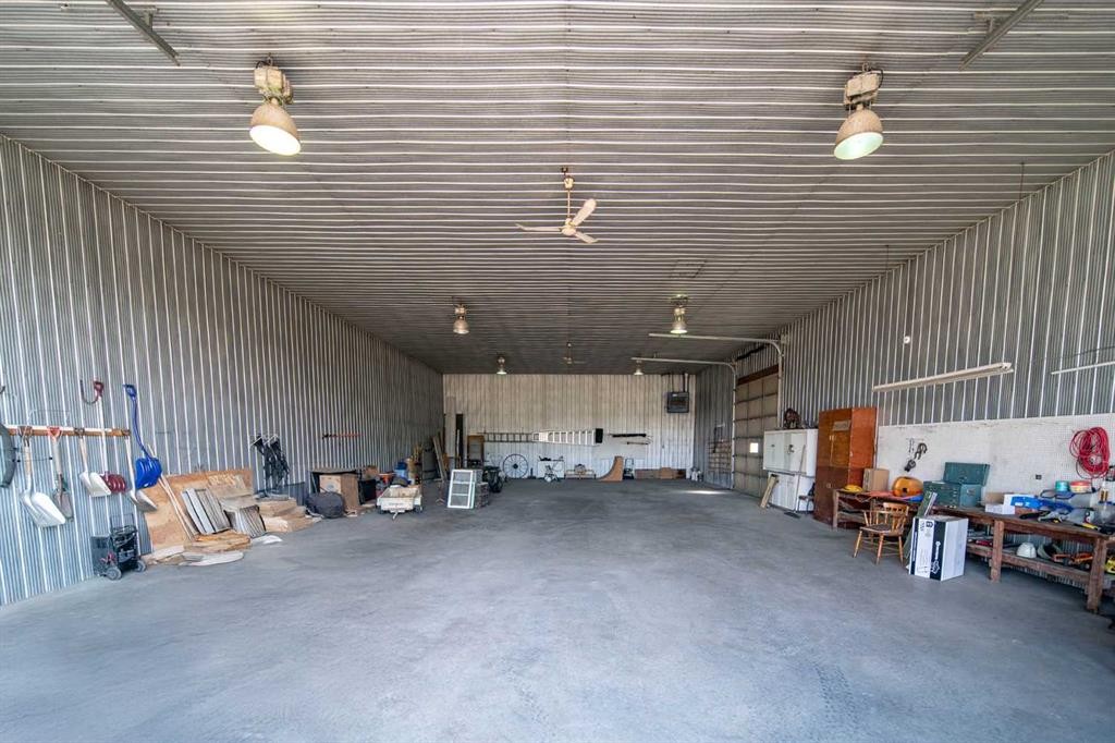 405065 Rge Rd 63, Czar, AB - Indoor Photo Showing Garage