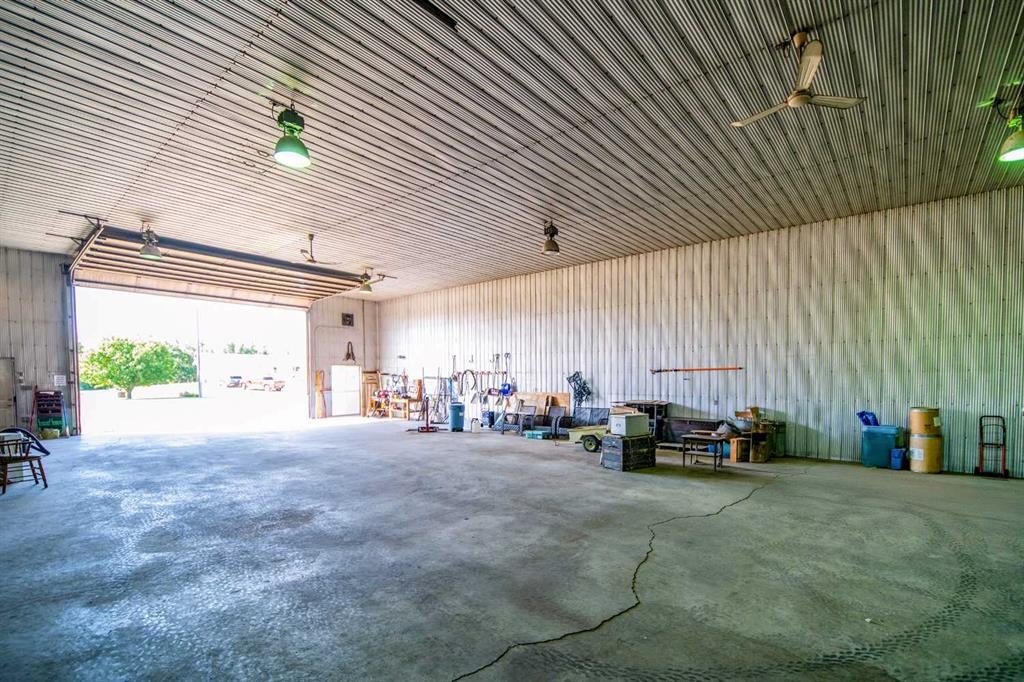 405065 Rge Rd 63, Czar, AB - Indoor Photo Showing Garage