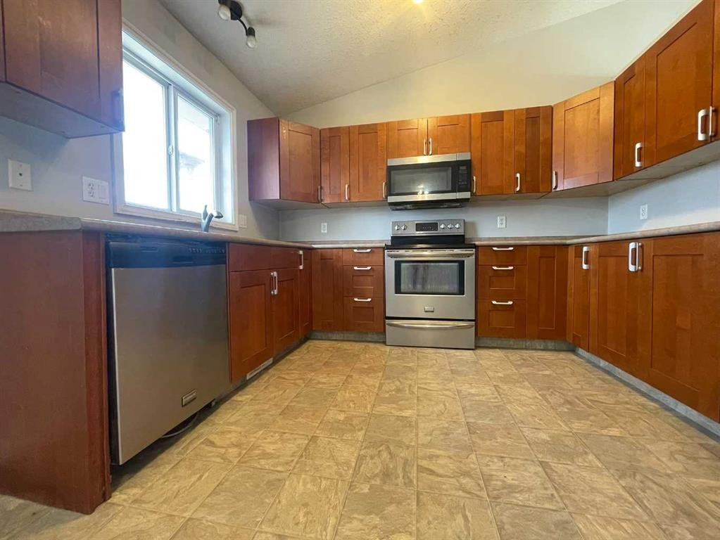 4802 64 Avenue, Cold Lake, AB - Indoor Photo Showing Kitchen