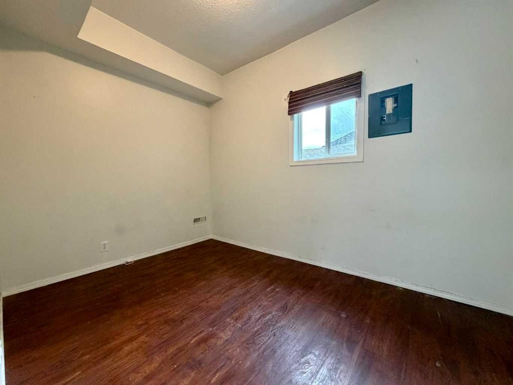 1236 1 Avenue, Wainwright, AB - Indoor Photo Showing Other Room