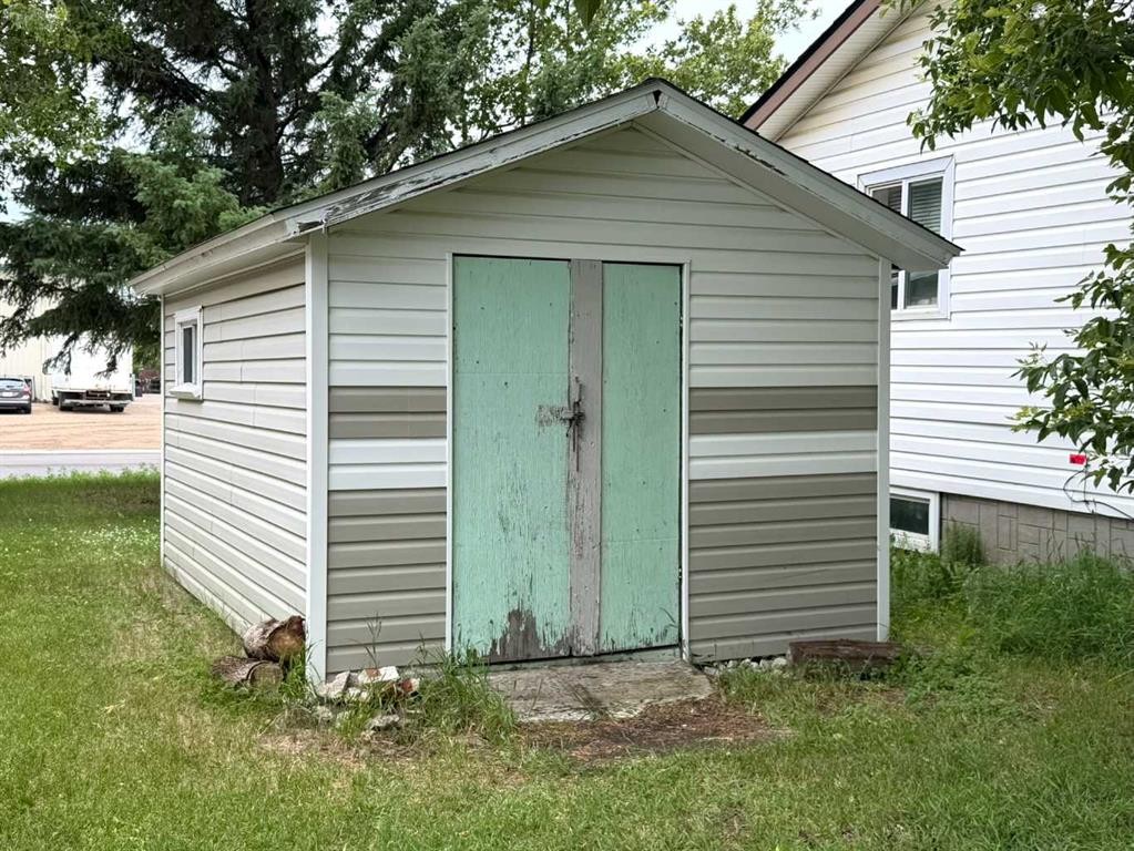 1236 1 Avenue, Wainwright, AB - Outdoor With Exterior