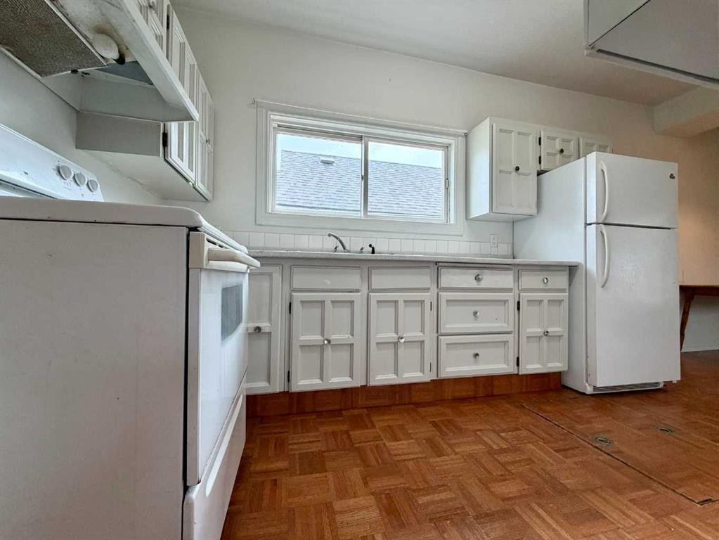 1236 1 Avenue, Wainwright, AB - Indoor Photo Showing Kitchen