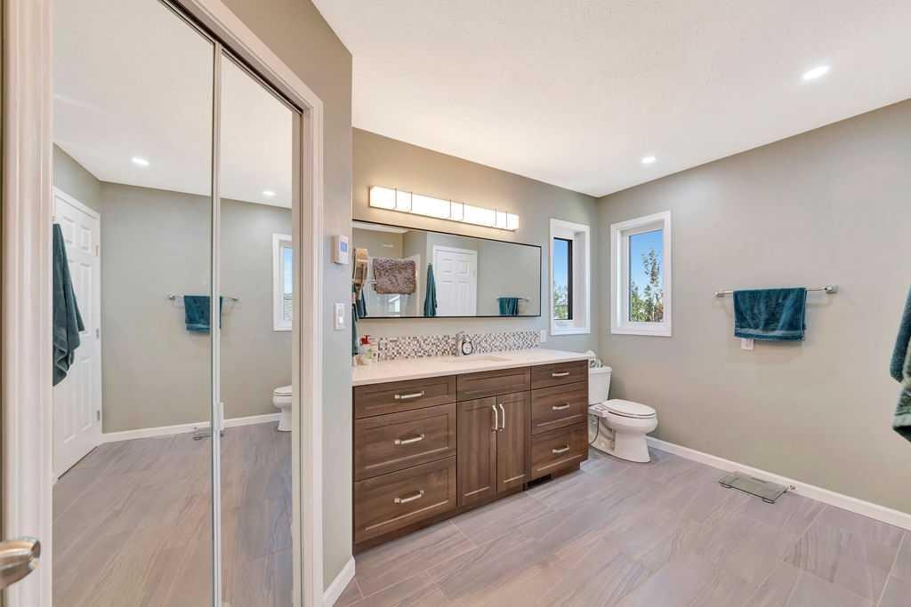 4005 60Th Avenue, Lloydminster, AB - Indoor Photo Showing Bathroom