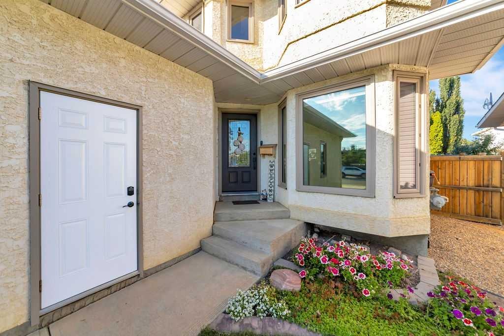 4005 60Th Avenue, Lloydminster, AB - Outdoor
