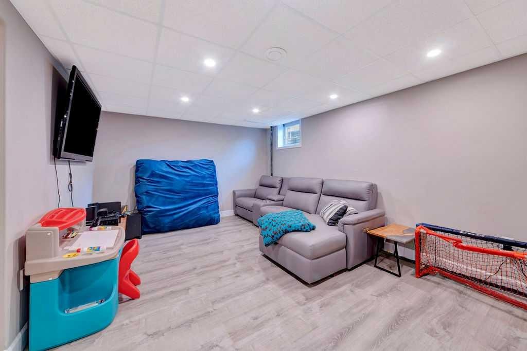 4005 60Th Avenue, Lloydminster, AB - Indoor