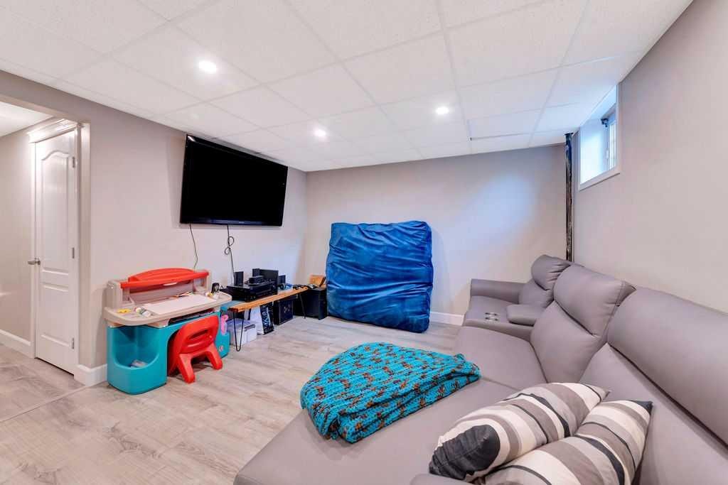 4005 60Th Avenue, Lloydminster, AB - Indoor