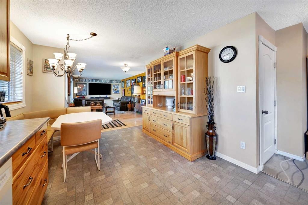 3208 54 Avenue, Lloydminster, AB - Indoor