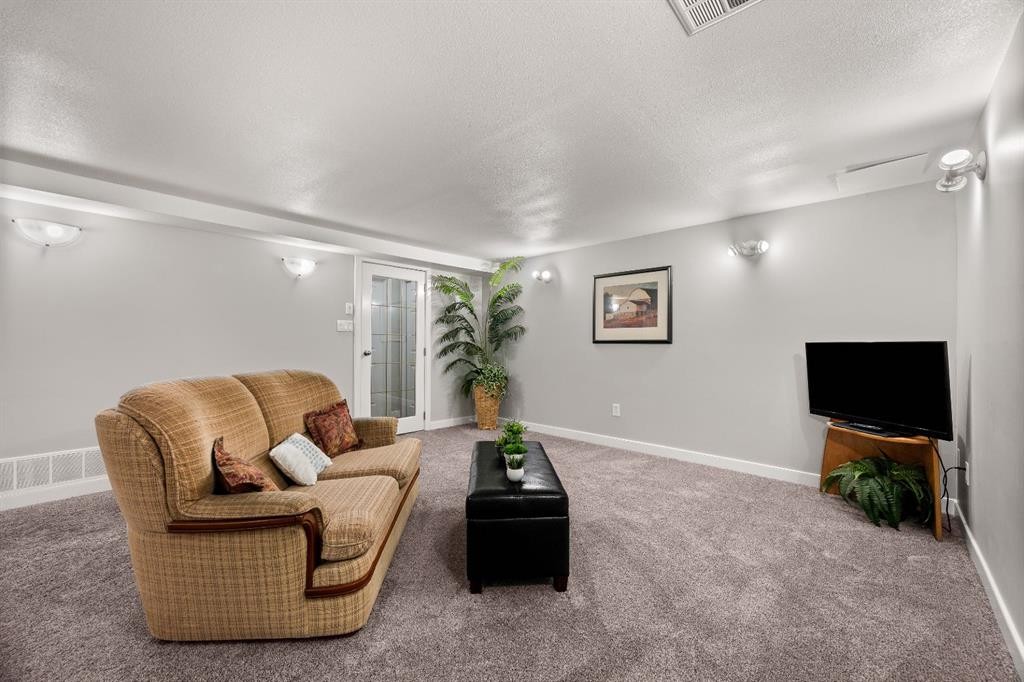 3910 57 Avenue, Lloydminster, AB