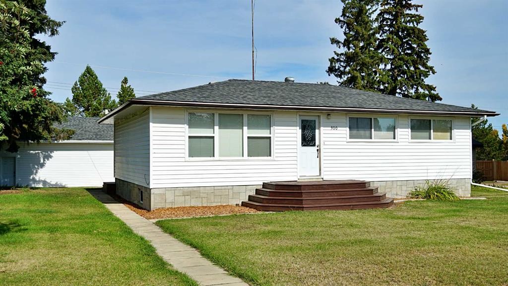 300 3 Street North, Marwayne, AB