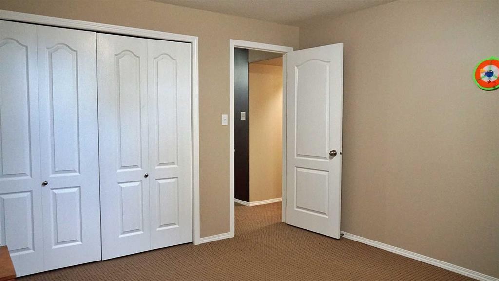 300 3 Street North, Marwayne, AB