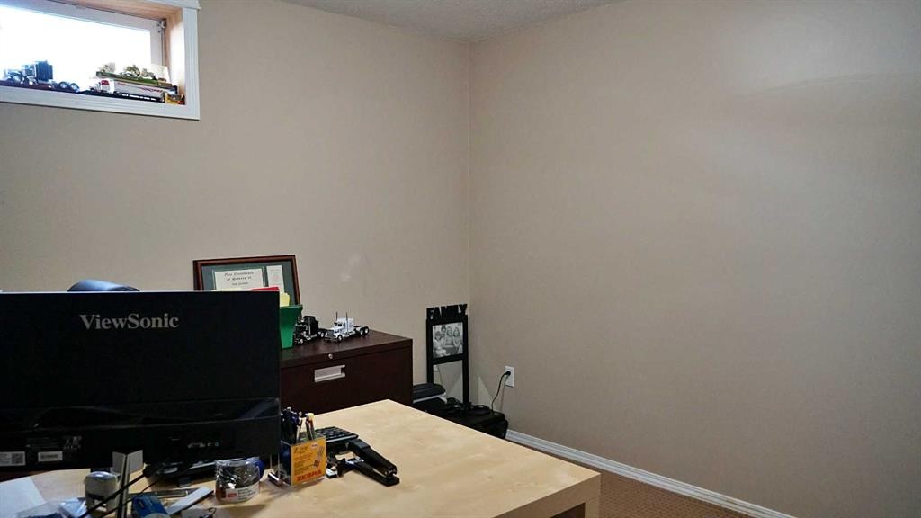 300 3 Street North, Marwayne, AB