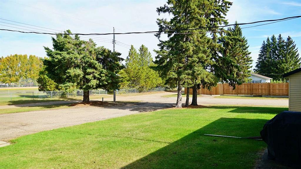 300 3 Street North, Marwayne, AB