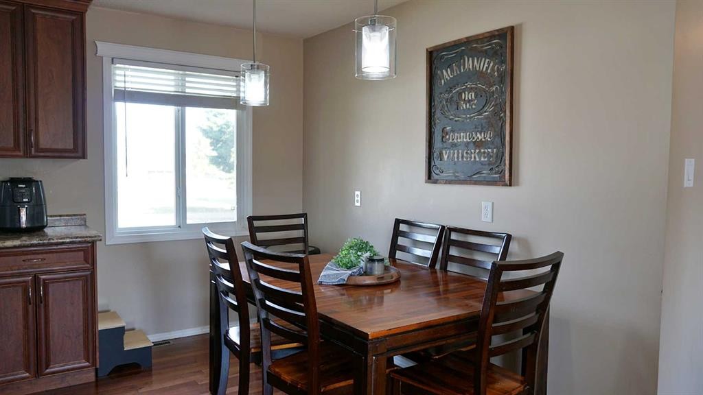 300 3 Street North, Marwayne, AB