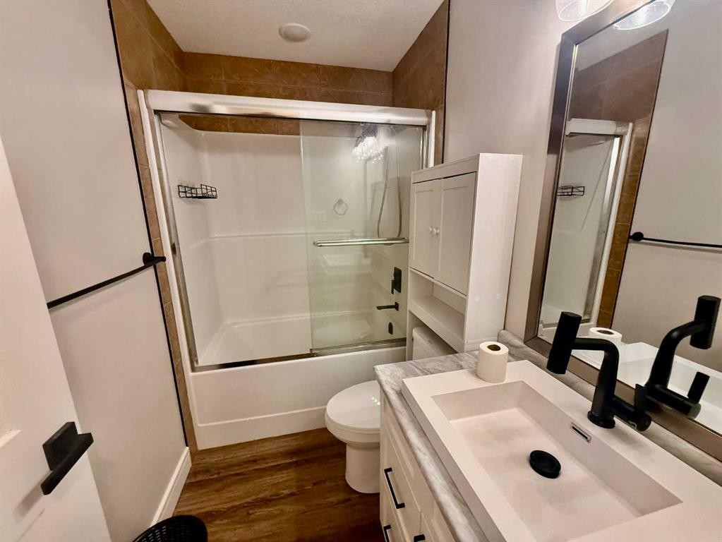 707 9 Avenue, Wainwright, AB