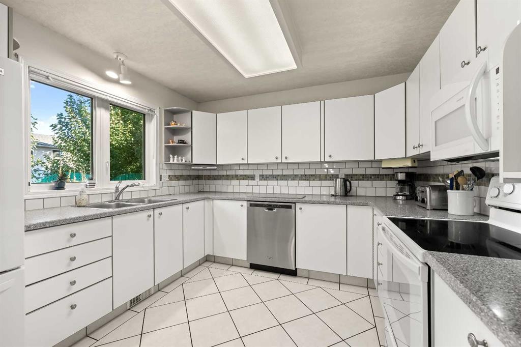 4019 58 Avenue Close, Lloydminster, AB