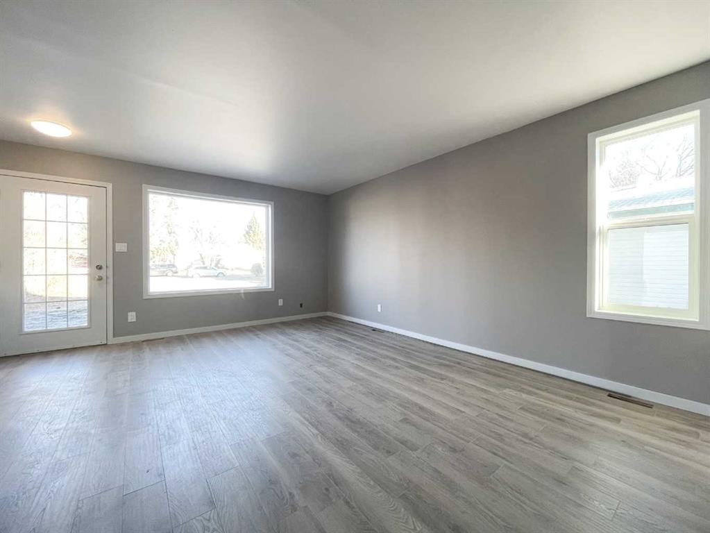 733 9 Avenue, Wainwright, AB