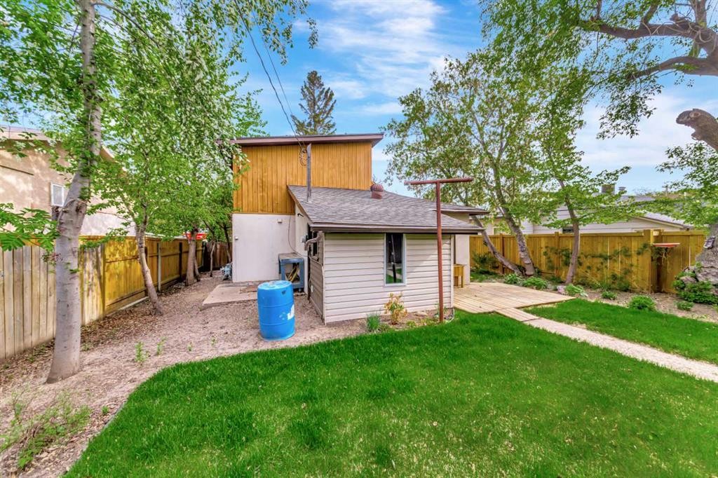 5207 48 Street, Lloydminster, AB