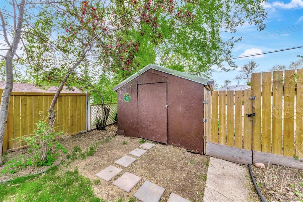 5207 48 Street, Lloydminster, AB