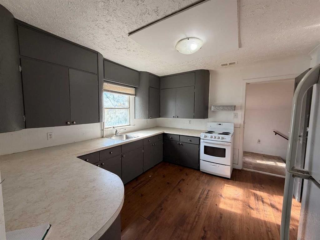 802 6 Avenue, Wainwright, AB