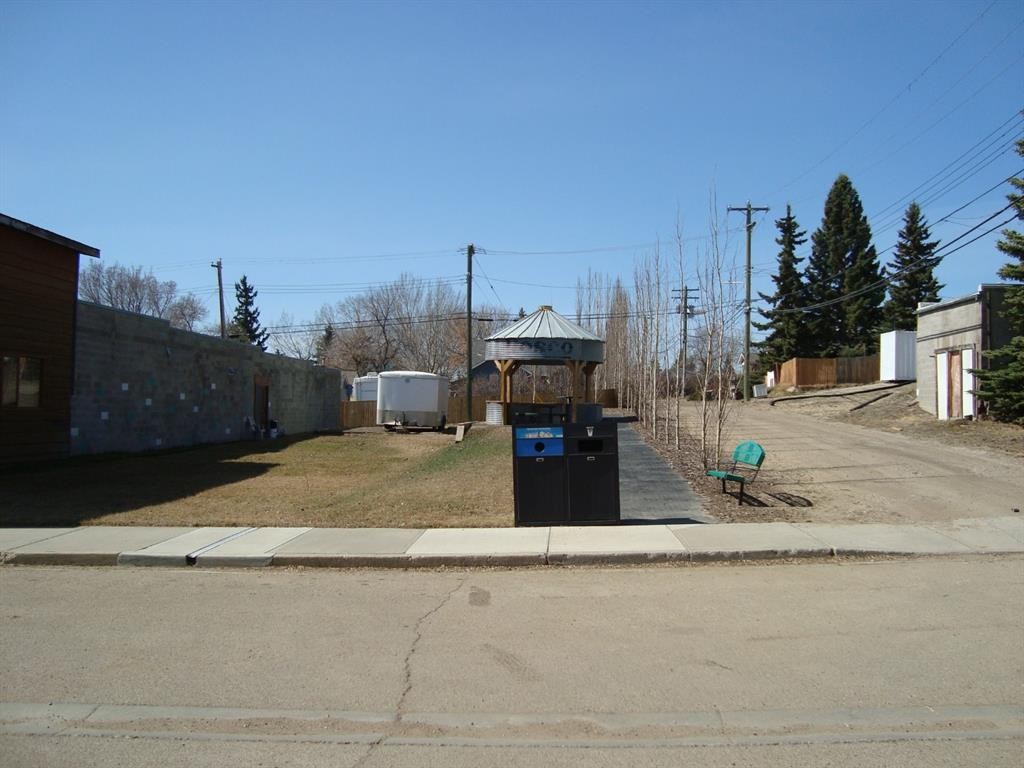 207,209 Main Street, Trochu, AB