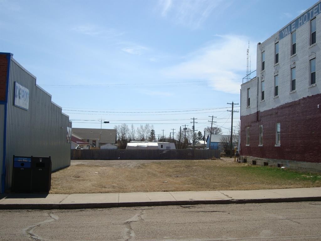 207,209 Main Street, Trochu, AB