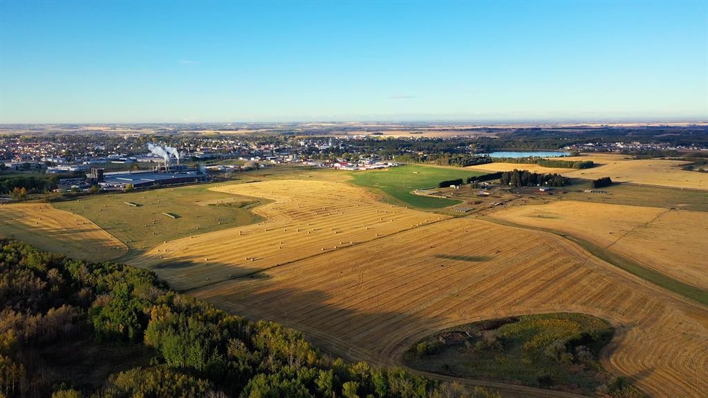 6360 C & E Trail, Innisfail, AB