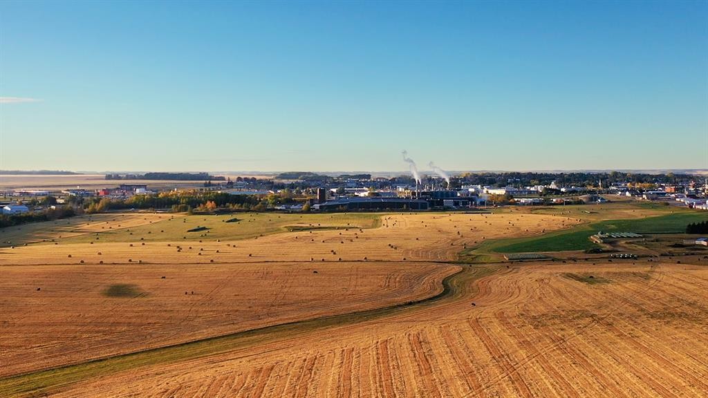 6360 C & E Trail, Innisfail, AB