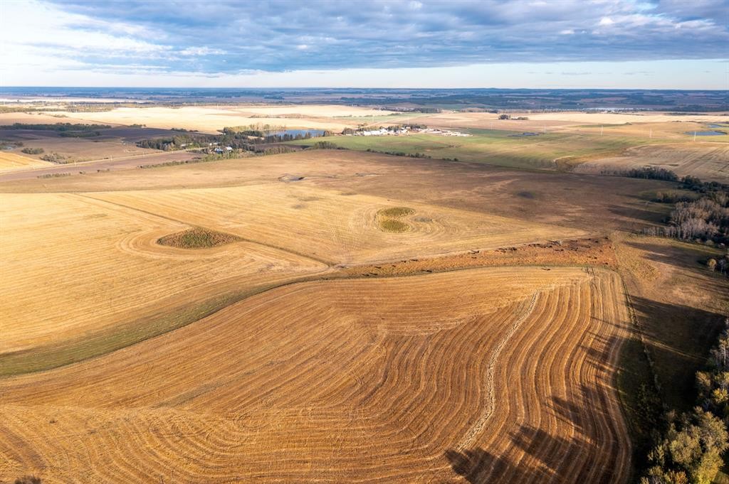 6360 C & E Trail, Innisfail, AB